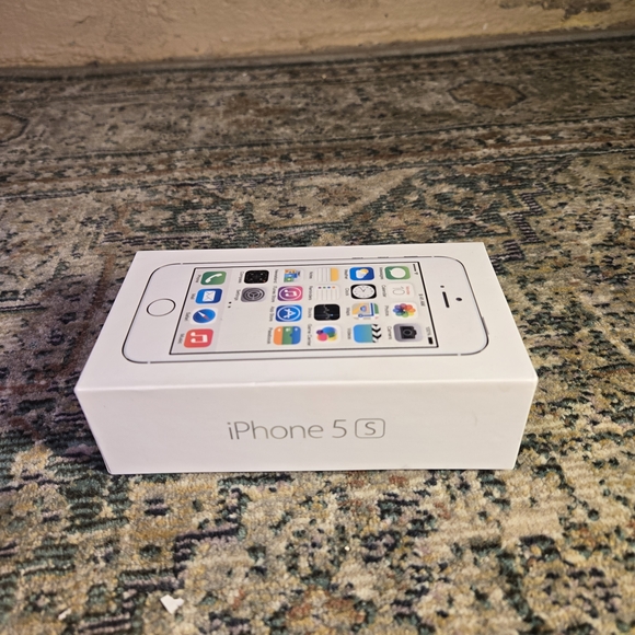 Apple iPhone 5s - 16 GB - Silver (Verizon) Model A1533 - Picture 1 of 10